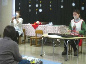 【開催しました】湯川図書室「クリスマスよみきかせ会」（１２月８日）