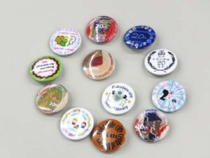 開館20周年記念缶バッジを配布します